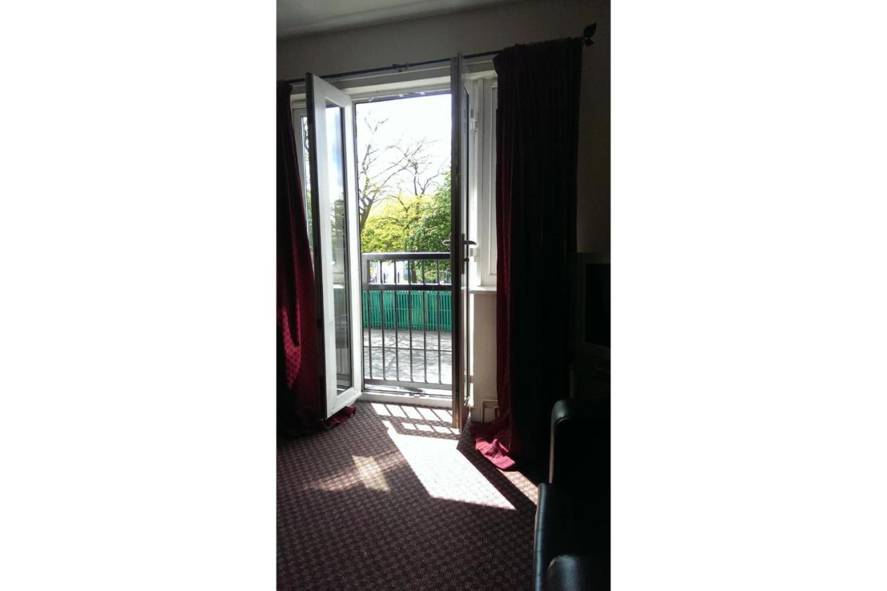 Oyo Arinza Apartments,