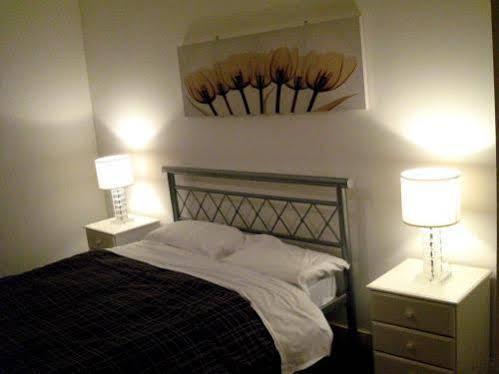 Oyo Arinza Apartments, 3* Liverpool