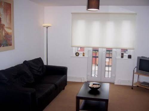 Oyo Arinza Apartments, 3* Liverpool