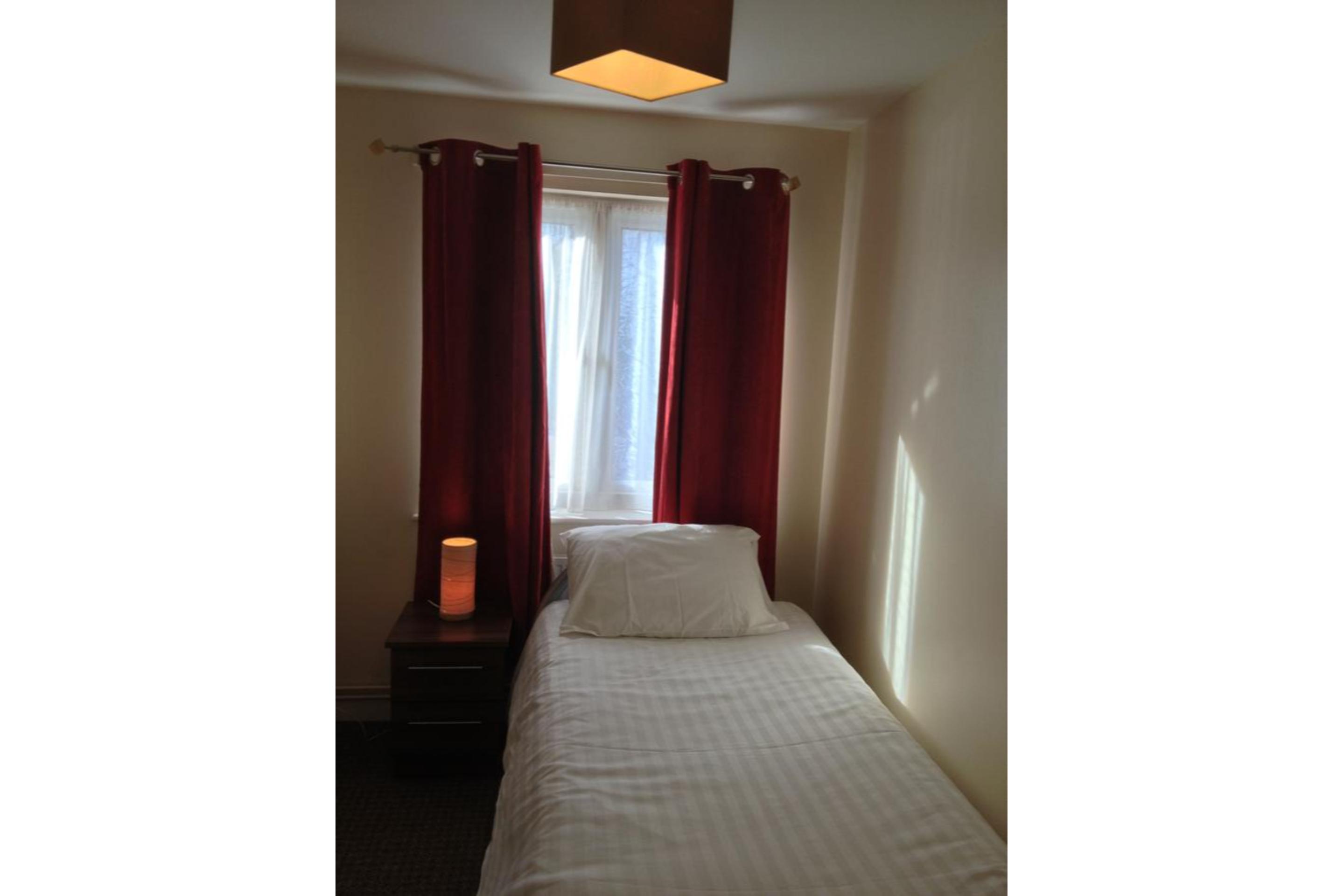 Oyo Arinza Apartments, Hotel