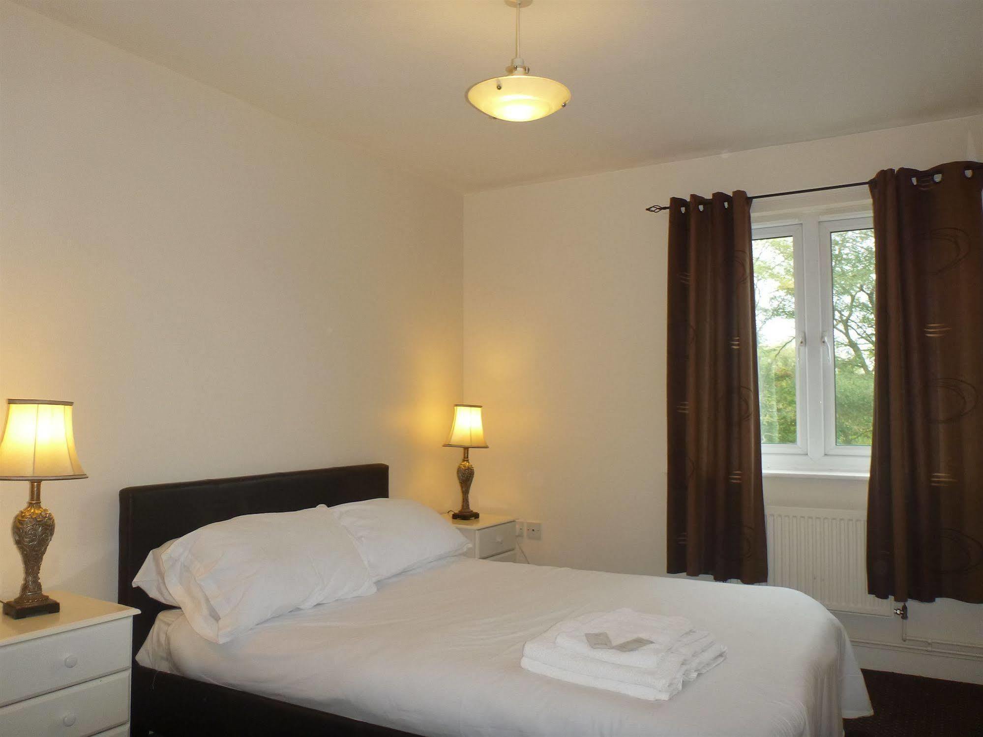 Oyo Arinza Apartments, Hotel
